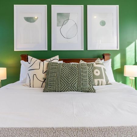 Gorgeous In Green - 2 Bed Central Oasis W/King Bed ไครสต์เชิร์ช ภายนอก รูปภาพ