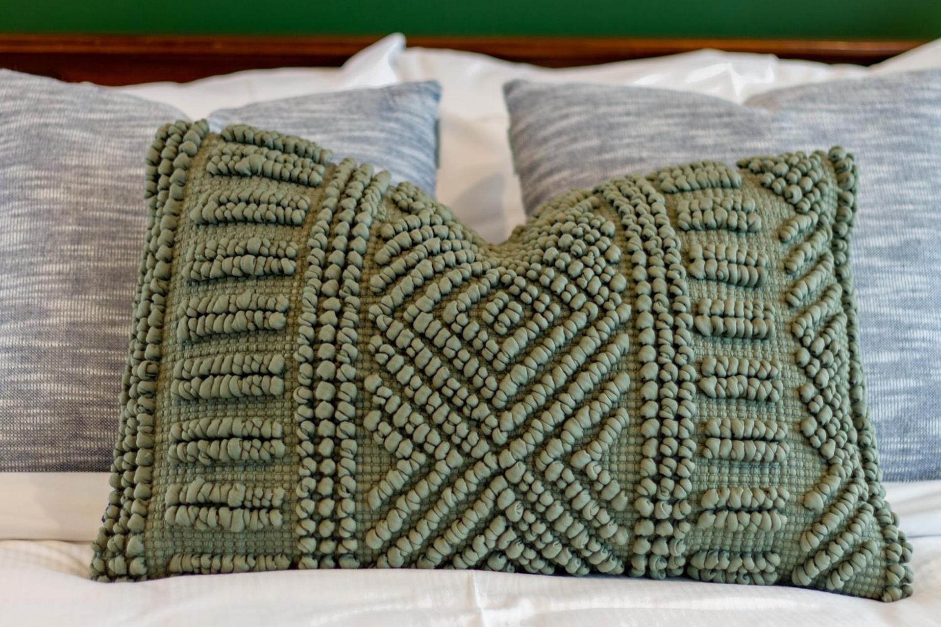 Gorgeous In Green - 2 Bed Central Oasis W/King Bed ไครสต์เชิร์ช ภายนอก รูปภาพ