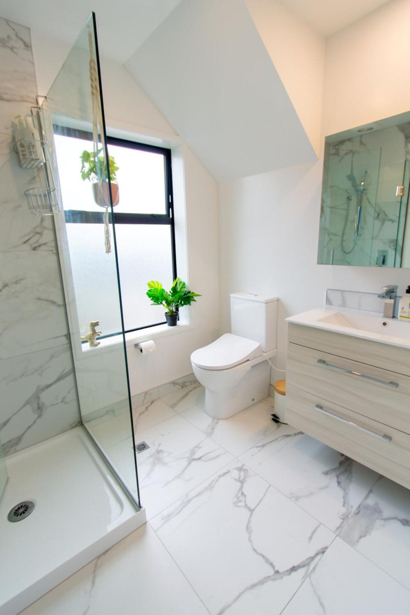 Gorgeous In Green - 2 Bed Central Oasis W/King Bed ไครสต์เชิร์ช ภายนอก รูปภาพ
