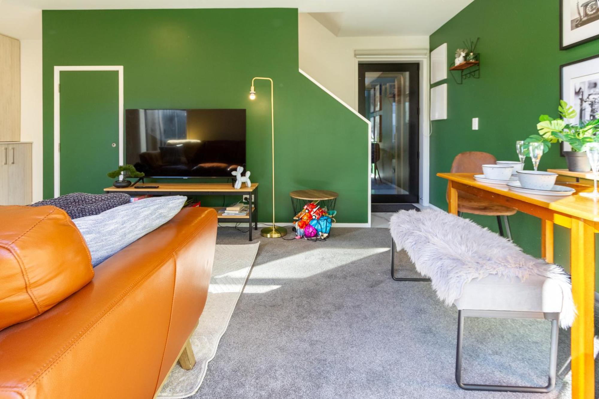 Gorgeous In Green - 2 Bed Central Oasis W/King Bed ไครสต์เชิร์ช ภายนอก รูปภาพ