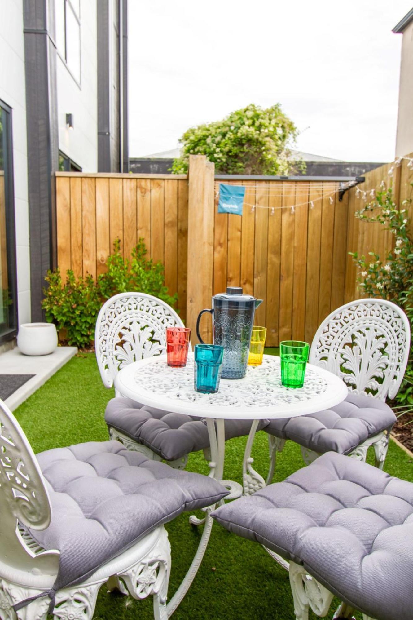 Gorgeous In Green - 2 Bed Central Oasis W/King Bed ไครสต์เชิร์ช ภายนอก รูปภาพ