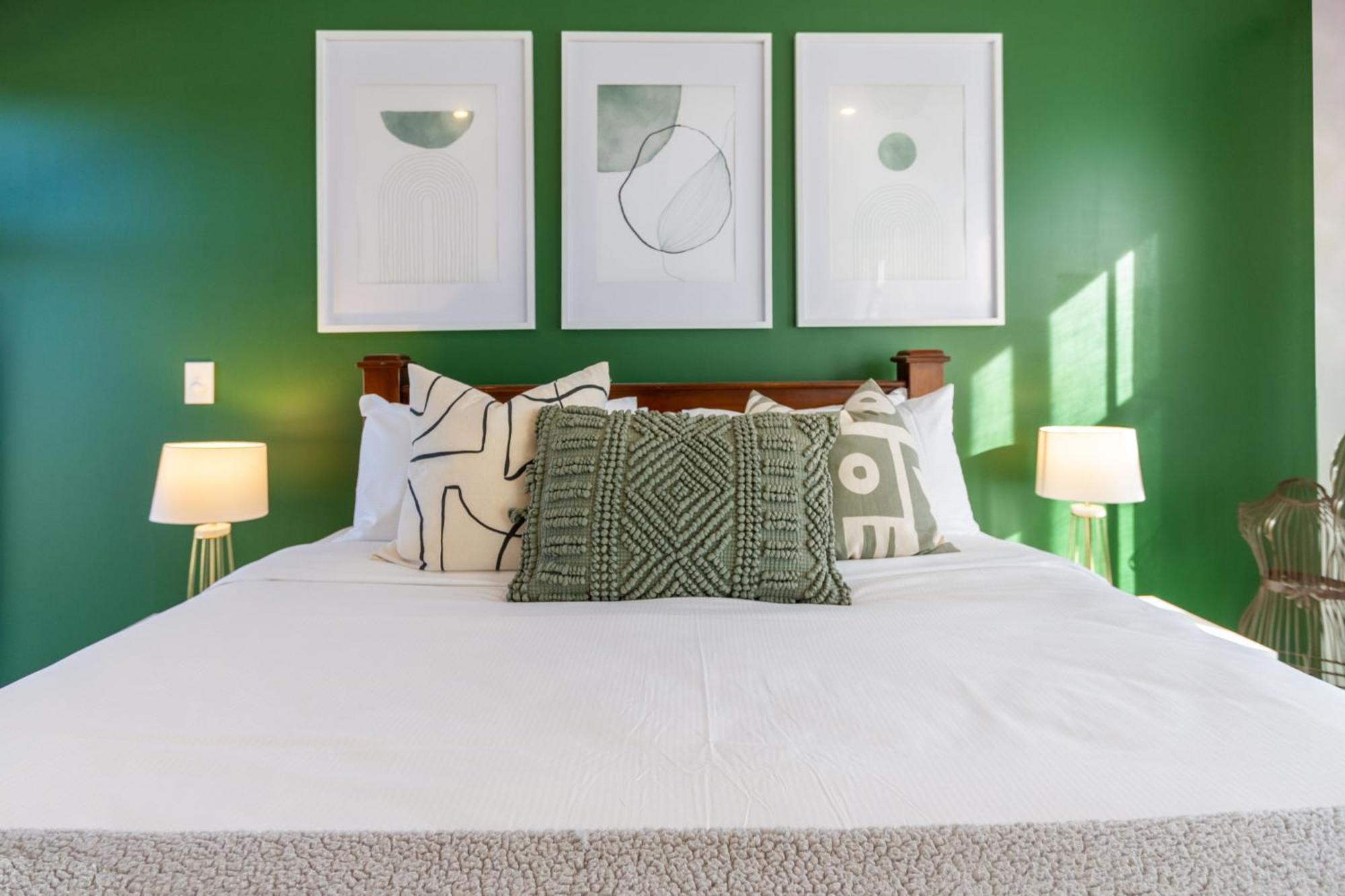 Gorgeous In Green - 2 Bed Central Oasis W/King Bed ไครสต์เชิร์ช ภายนอก รูปภาพ