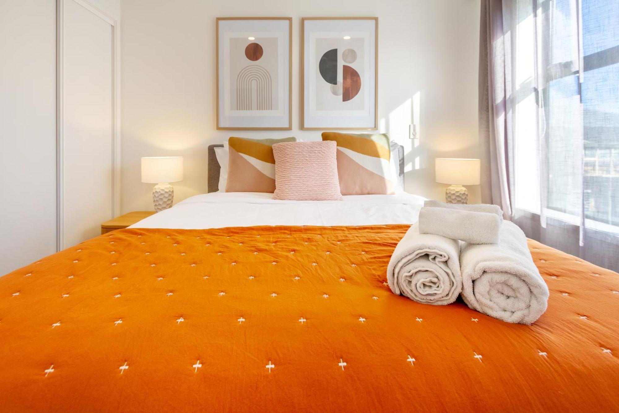 Gorgeous In Green - 2 Bed Central Oasis W/King Bed ไครสต์เชิร์ช ภายนอก รูปภาพ